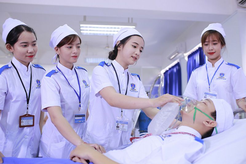 Mức lương ngành Điều dưỡng mới nhất trong nước là bao nhiêu?