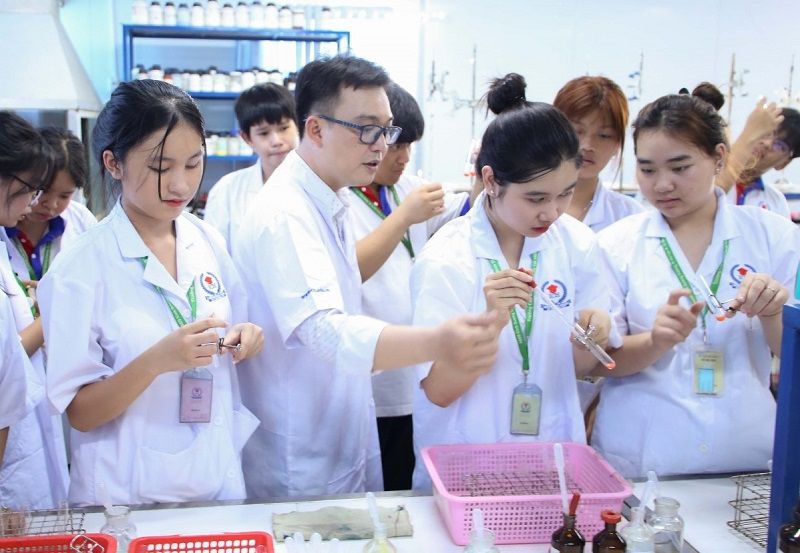 Top ngành học cao đẳng hot và dễ xin việc nhất hiện nay