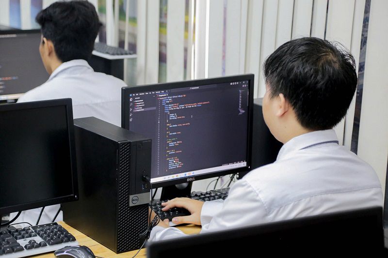 Những thách thức thực tế sinh viên cao đẳng phải đối mặt và cách vượt qua