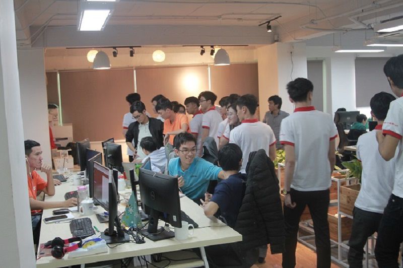 Xu hướng thị trường lao động và câu hỏi: Sinh viên cao đẳng có dễ xin việc không?